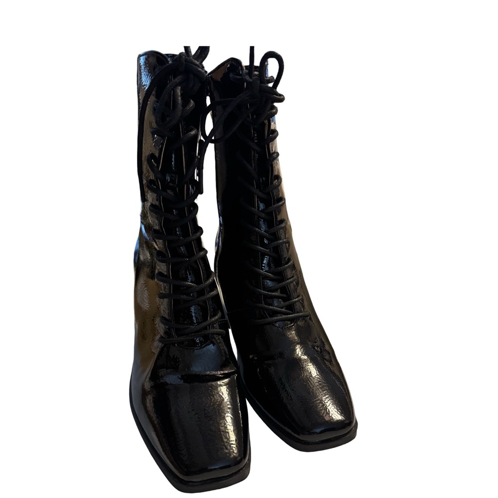 Journee Collection Covva lace-up